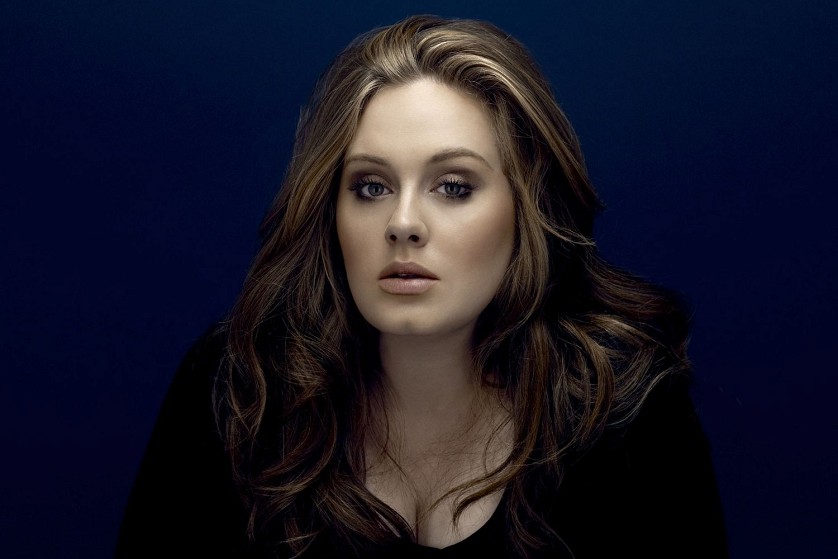 Adele Nangis Saat Rekaman Lagunya Sendiri
