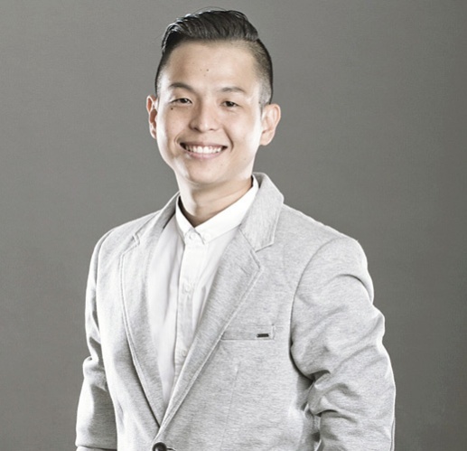 Ernest Prakasa Si Stand Up Comedian Jadi Sutradara