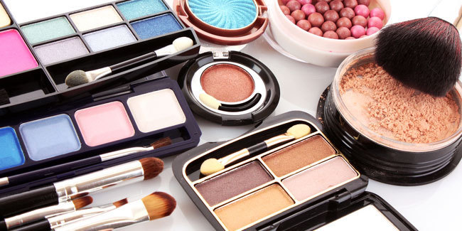 Usia Berapa Wanita Boleh Memakai Make Up?