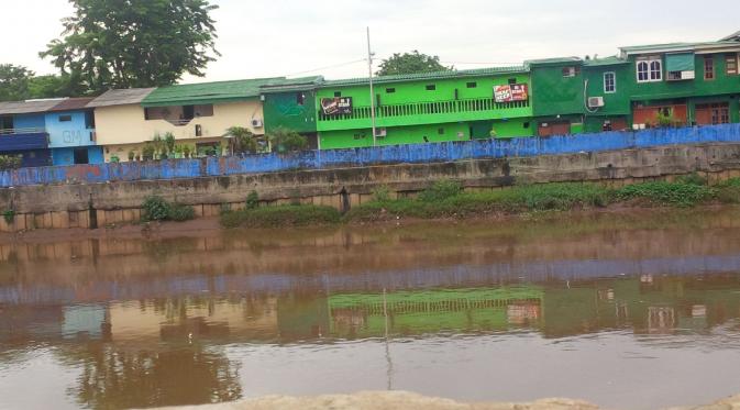 Saat Azan Magrib Berlomba Dengan Dangdut Koplo Di Kalijodo