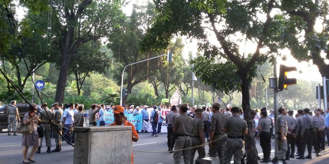 Protes Transportasi Online, Kopaja Hingga Taksi Geruduk Kantor Ahok