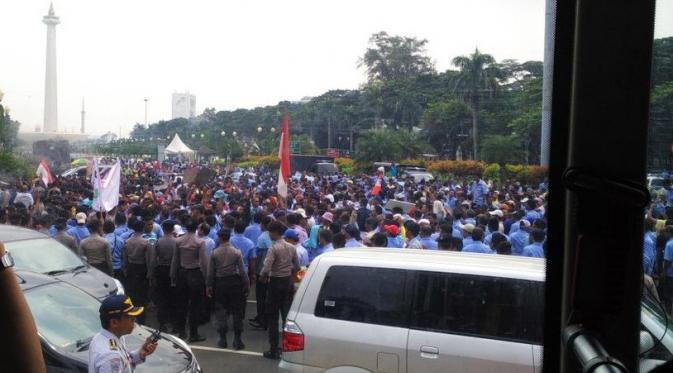 Demo Sopir Taksi: Tolak Transportasi Ilegal