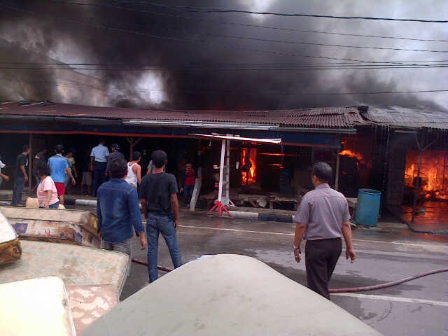 Dinas Sosial Karimun Salurkan Bantuan Korban Kebakaran
