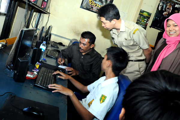 Terjaring Razia Warnet, Remaja ini Hanya Bisa Tertunduk
