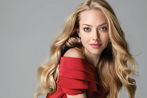 Amanda Seyfried Resmi Bertunangan