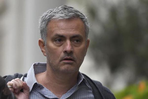 Mourinho Sebut Gol Feyenoord Tidak Sah Karena Offside