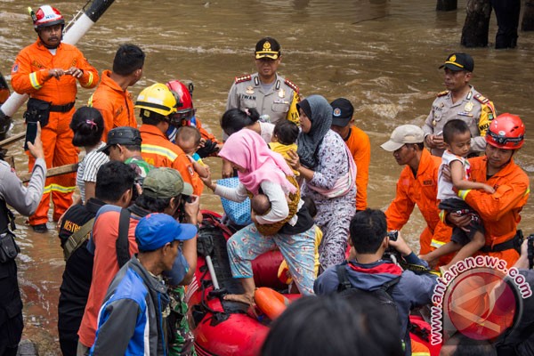 1.178 rumah terendam akibat luapan Ciliwung