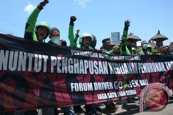 Go-jek Bali gelar aksi damai