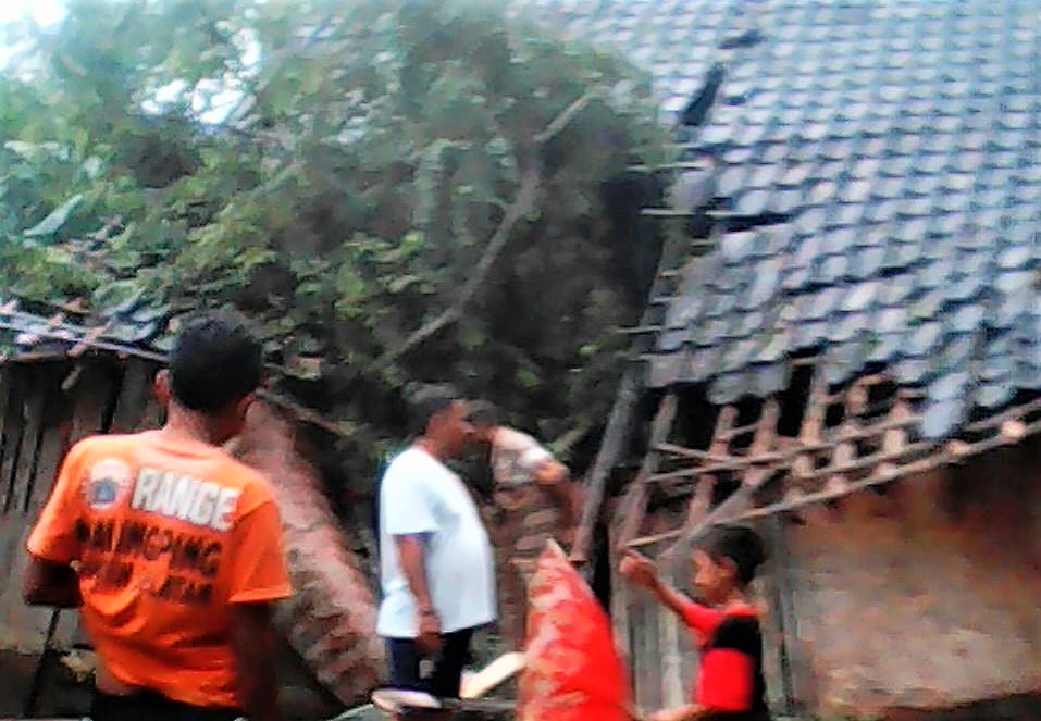 Gara-Gara Belasan rumah warga Jembrana rusak