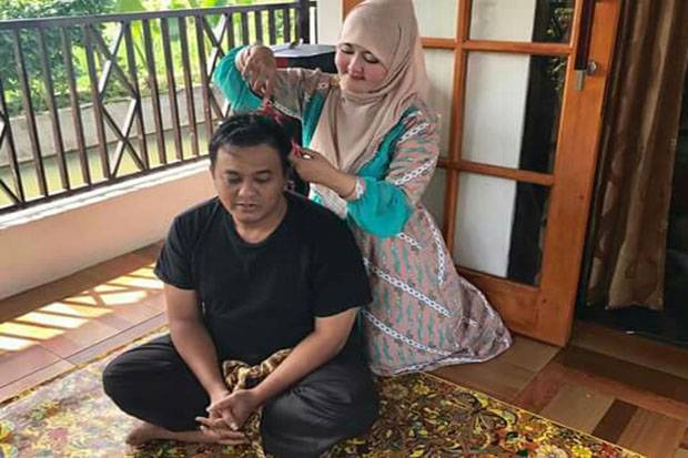 GELAR RITUAL POTONG RAMBUT JELANG COBLOSAN