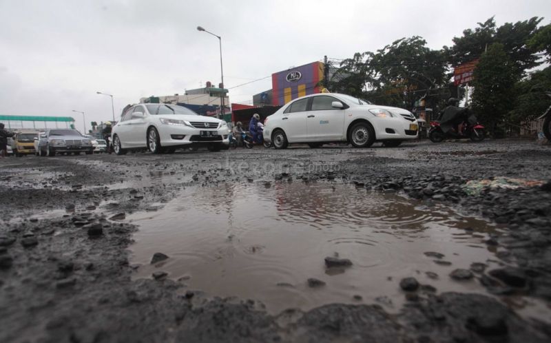 Ribuan Kilometer Jalan di Bogor Rusak Parah