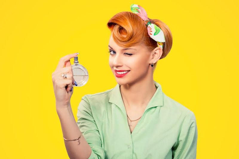 Parfum Kesayangan Hampir Habis? Jangan Dibuang