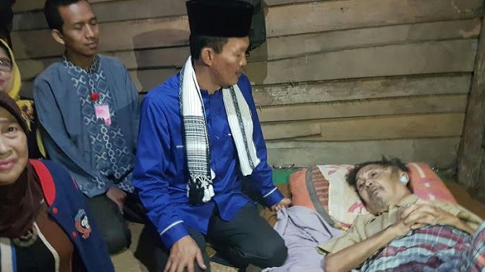 Wali Kota Palembang Jemput Lansia Sakit Parah