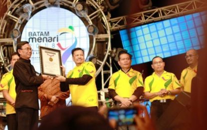 Hadirkan 22.000 Peserta Tari, Batam Menari Raih Rekor Muri 