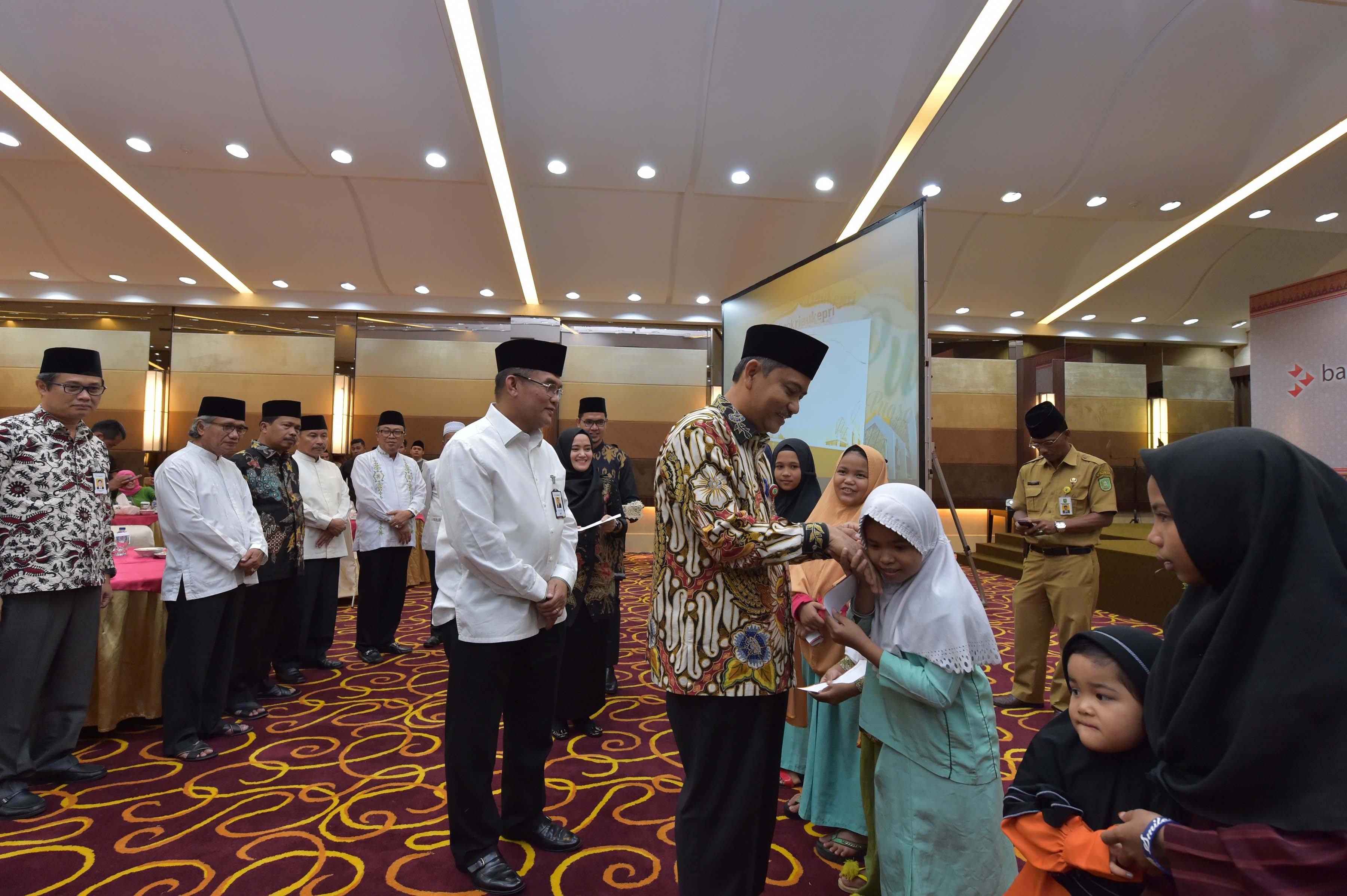 Bank Riau Kepri Santuni 1.379 Anak Yatim Pada Bulan Ramadhan 1439H
