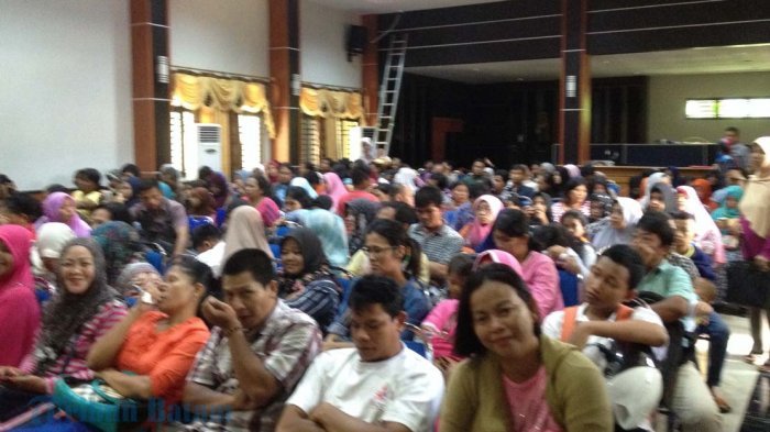 Mau Daftar Sekolah Anak, Ratusan Warga Batam Urus Surat Pindah Rayon