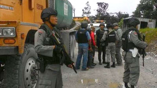 Dua Polisi Pembawa Logistik Pilkada Papua Belum Ditemukan