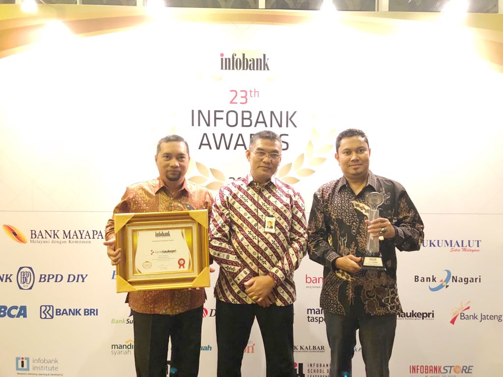 Bank Riau Kepri Raih Platinum Award Kinerja Keuangan Sangat Bagus 10 Tahun Berturut-Turut