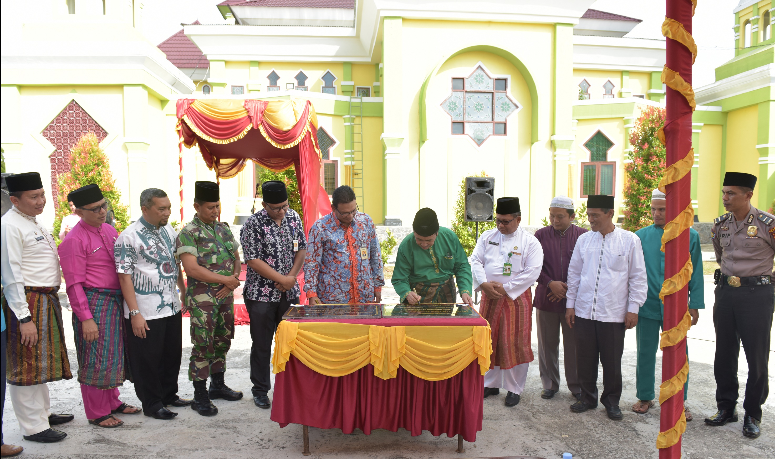 Pemkab Siak Terima CSR Dari Bank Riau Kepri Berupa Asrama Rumah Tahfidz Al-Alim dan 3 RKB SD Sains Tahfizh Islamic Center