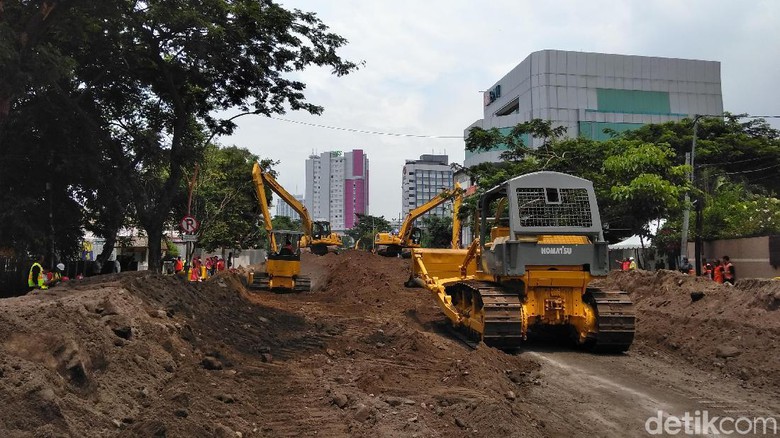 Jalan Gubeng ambles untuk sementara ditalangi Pemkot Surabaya