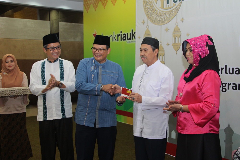Gubernur Riau Gunakan Tabungan Sinar Wadiah Bank Riau Kepri