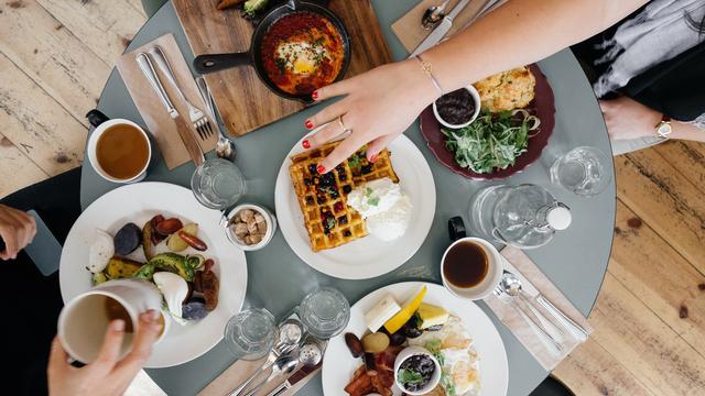 5 Tips Makan Sahur agar Tetap Berenergi Saat Puasa