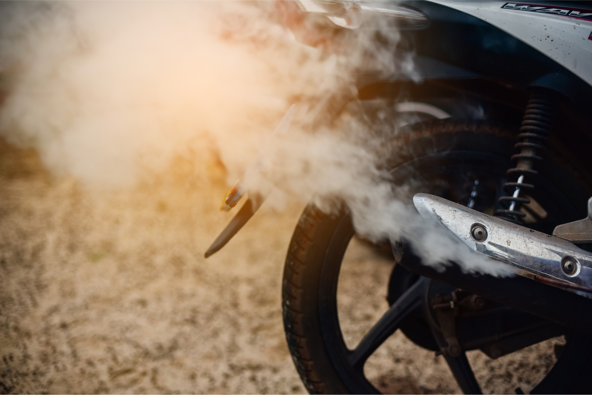 Penyebab Knalpot Motor Ngebul, Begini Cara Atasinya