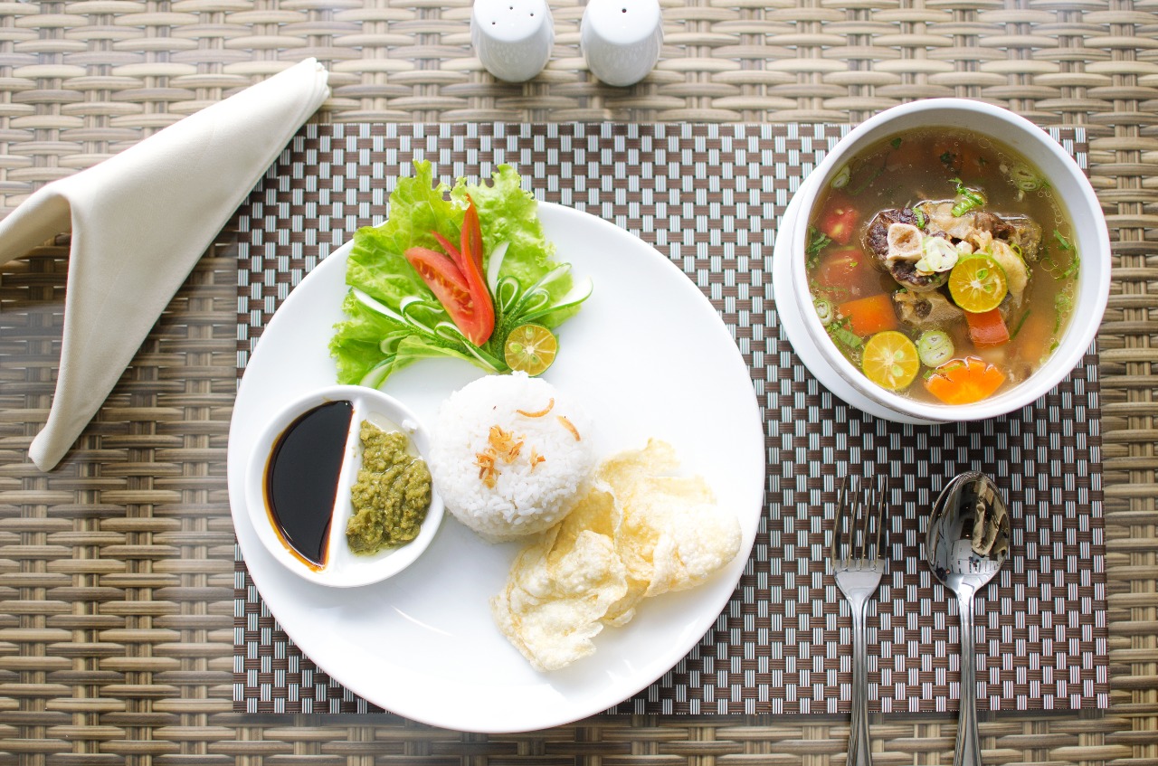 Menginap Sambil Kulineran di Ayola First Point Hotel