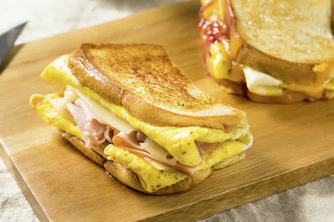 Cocok Buat Sarapan, Inilah Resep Roti Telur Keju Panggang