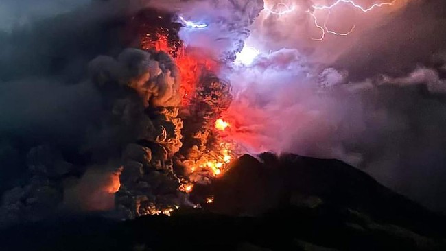 Kenapa Ada Kilatan Petir Ketika Gunung Ruang Erupsi?