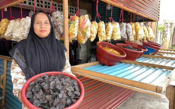 Kerupuk Sagu Dua Putri Jadi Primadona Oleh-oleh Taluk Kuantan, 30Kg Laris Terjual Dalam Sehari