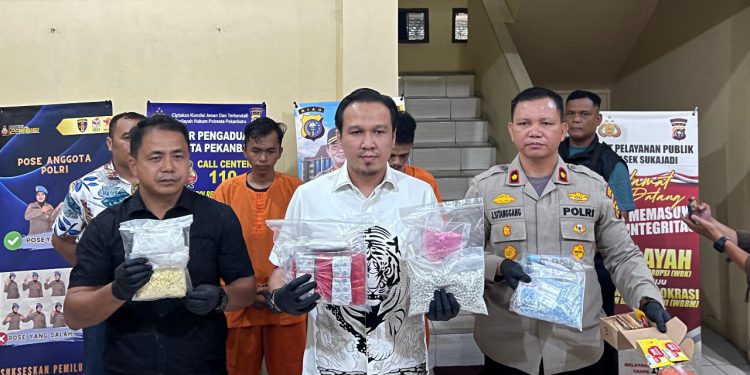 Dua Pengedar Narkotika Jaringan Internasional Ditangkap di Pekanbaru