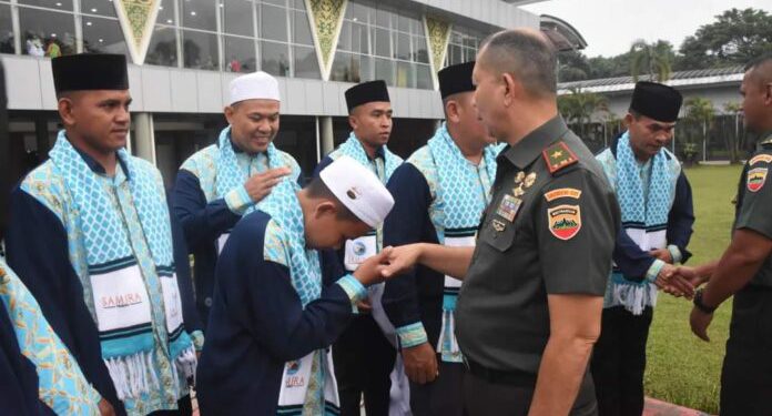 Berangkatkan 24 Prajurit untuk Umroh, Danrem 031/Wira Bima: Ini Bentuk Apresiasi pada Prajurit Berprestasi