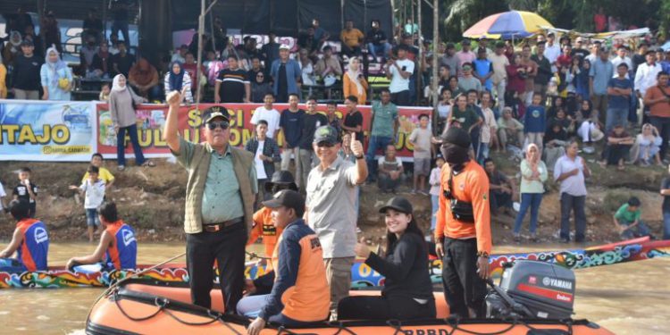 Komandan Korem 031/Wira Bima Tutup Festival Pacu Jalur di Kuansing