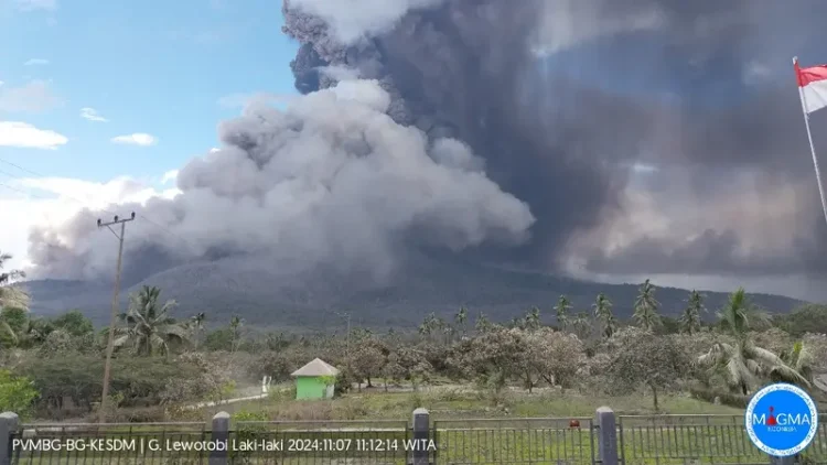Gunung Lewotobi Laki-Laki Erupsi Dahsyat, Kolom Abu Mencapai 5.000 Meter