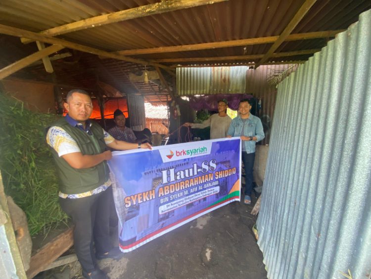 Mendukung Kegiatan Sosial dan Keagamaan, BRK Syariah Tembilahan Berikan Bantuan Sapi di Acara Haul ke-88 Syekh Abdurrahman Shiddiq