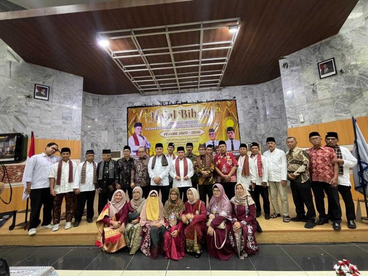 Bupati Agam Kukuhkan Ikatan Keluarga Panampuang Pekanbaru