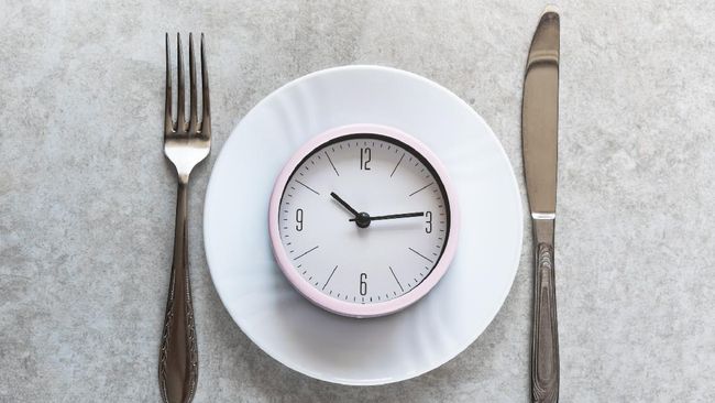 Ingin Coba Intermittent Fasting? Ini Aturan Aman untuk Pemula