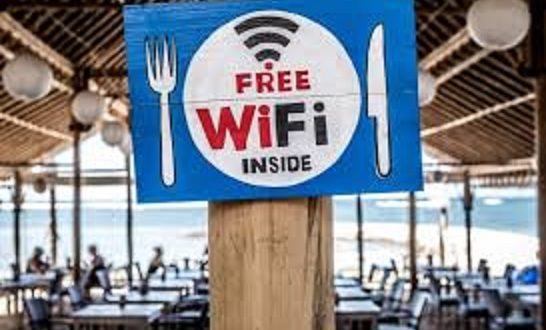 Lindungi Data Pribadi Saat Terkoneksi Layanan Free WiFi dengan Tips Sederhana Ini