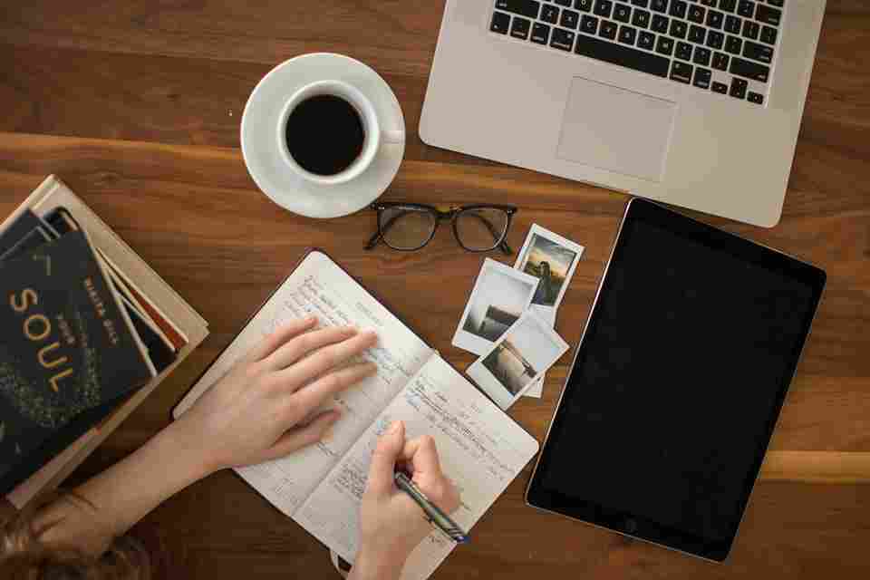 Tips Ampuh Menulis Karya Ilmiah agar Disukai Juri dan Menang Lomba