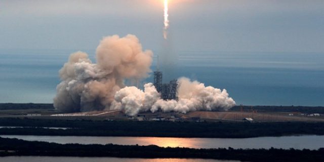 SpaceX berencana kirim turis