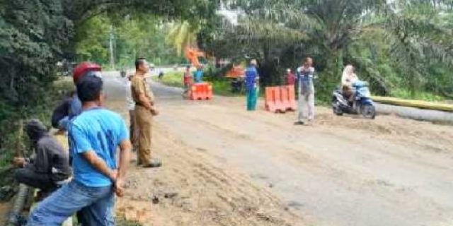 Kendaraan Telah Bisa Lewati Jalur Lintas Riau-Sumbar Hari Ini