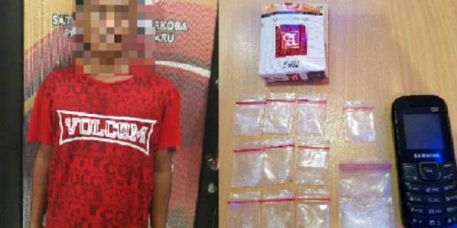 Seorang Pengedar Narkoba di Pekanbaru Dibekuk Polisi saat Jualan Sabu