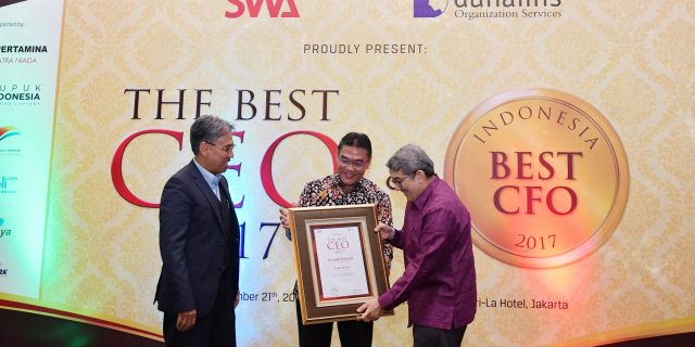 Giliran Dirut Bank Riau Kepri Dinobatkan Sebagai The Best CEO 2017 Versi SWA