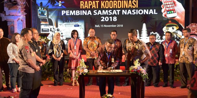 Plt Gubri Bersama Dirut Bank Riau Kepri Teken MoU Samsat Nasional