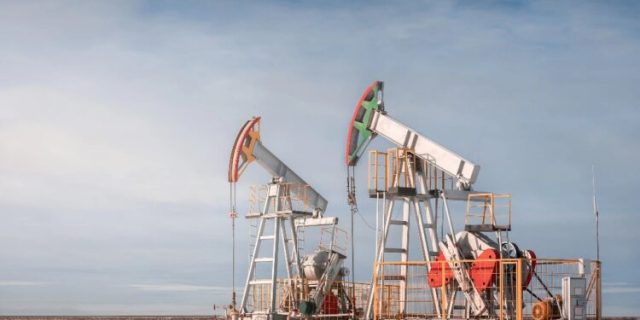 Minyak Dunia Melemah Setelah OPEC+ Naikkan Produksi, Pasar Cemas?