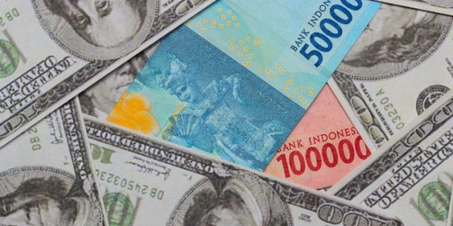 Nilai Tukar Rupiah Terhadap Dolar AS Menguat di Awal Pekan Akibat Ulah Trump ke The Fed