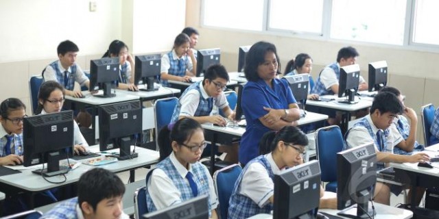Ahok Targetkan Seluruh Sekolah di DKI UN Pakai Komputer
