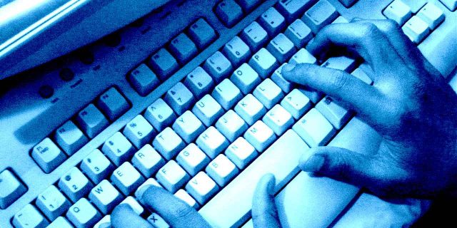 Touch Typing: Teknik Mengetik Tanpa Melihat Keyboard yang Bikin Produktif