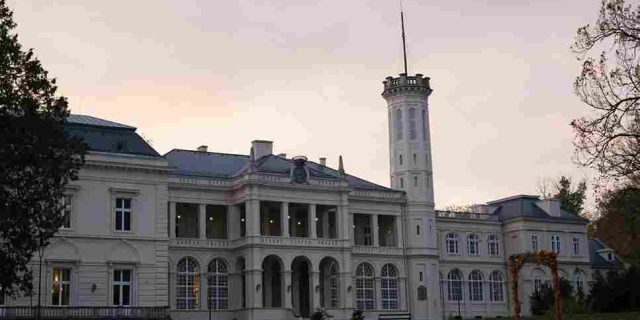 Upacara Kehormatan di Élysée Warnai Kunjungan Resmi Prabowo ke Prancis